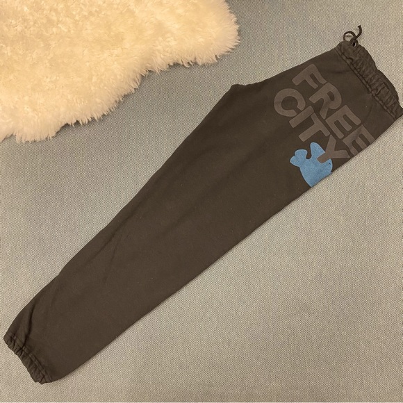 Used cond black freecity joggers - sz am - Picture 2 of 11
